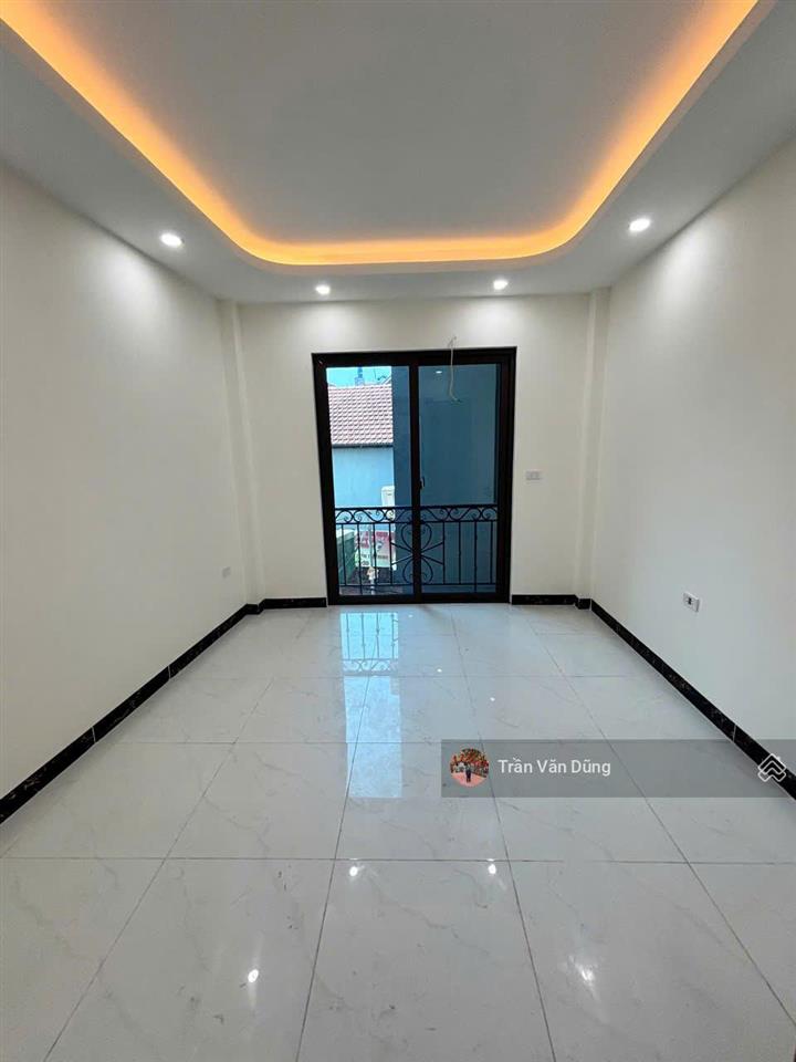 Bán nhà 33m, 5 tầng 6 phòng ngủ ,2 sân chơi tại lai xá, hoài đức, giáp chợ lai xá