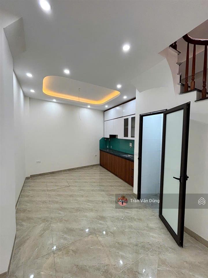 Bán nhà 33m, 5 tầng 6 phòng ngủ ,2 sân chơi tại lai xá, hoài đức, giáp chợ lai xá