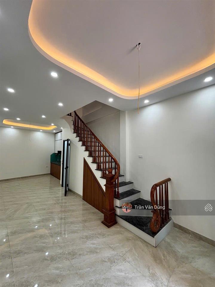 Bán nhà 33m, 5 tầng 6 phòng ngủ ,2 sân chơi tại lai xá, hoài đức, giáp chợ lai xá