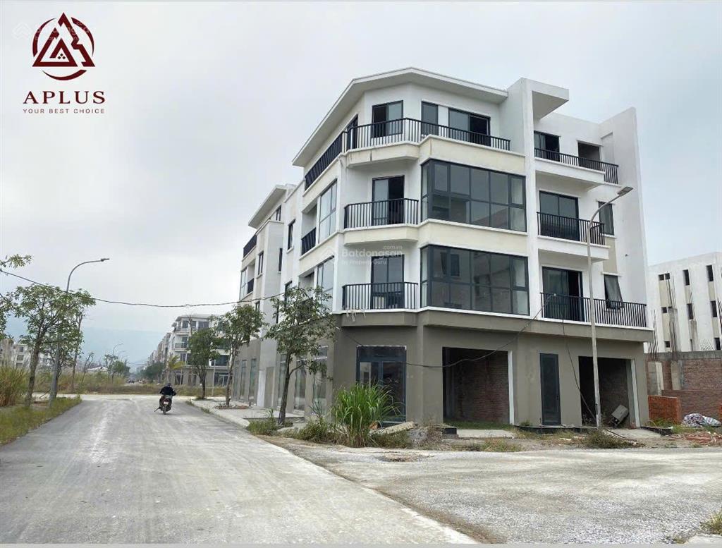 Em bán flc tropical city 18 tr/m2 (đất), mới vào đất móng ạ, chưa đến 2 tỷ.  0936 585 ***