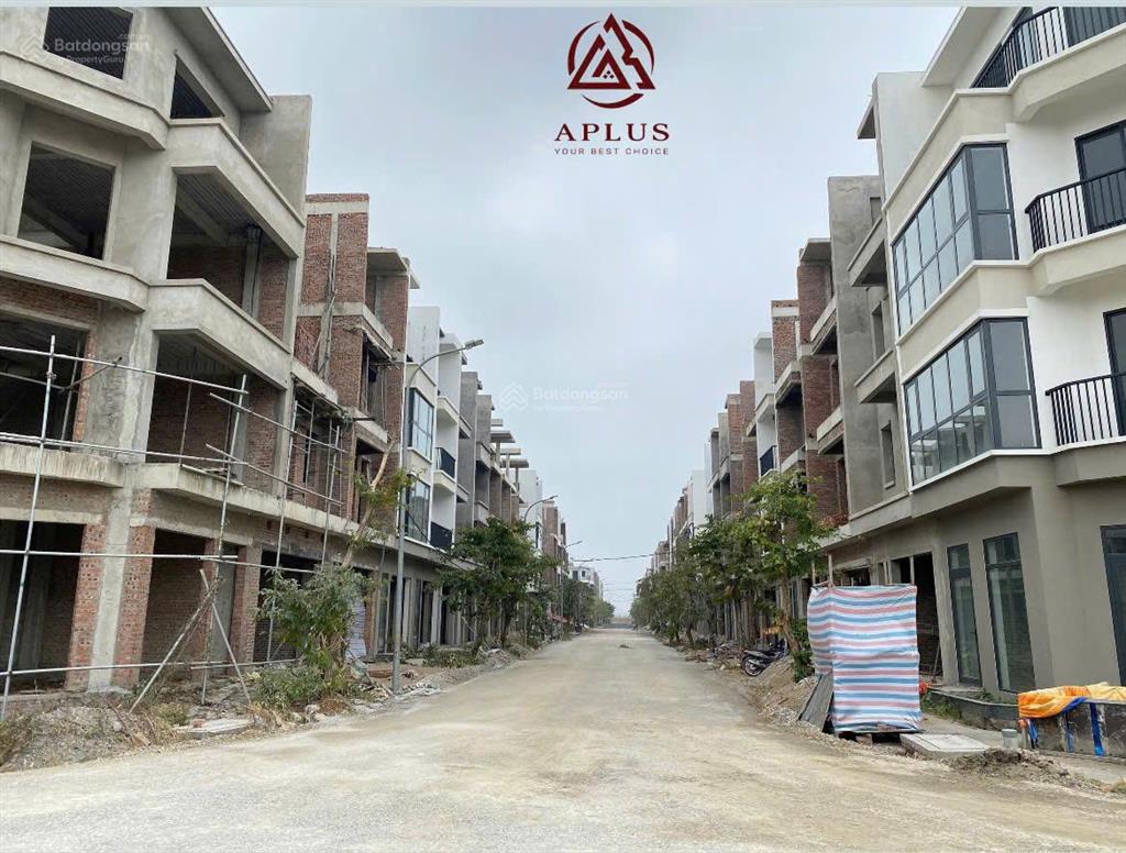 Em bán flc tropical city 18 tr/m2 (đất), mới vào đất móng ạ, chưa đến 2 tỷ.  0936 585 ***