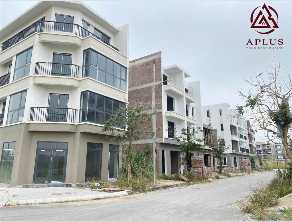 Em bán flc tropical city 18 tr/m2 (đất), mới vào đất móng ạ, chưa đến 2 tỷ.  0936 585 ***
