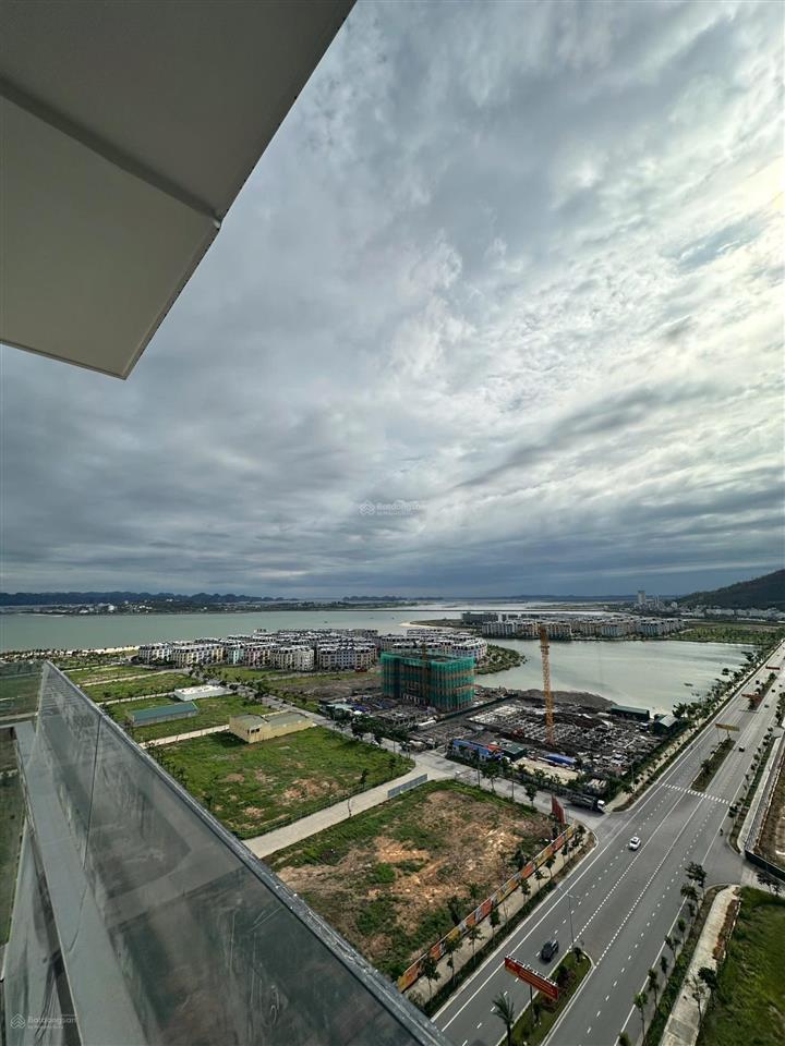 Bán nhanh 1,7 tỷ studio icon 40 hạ long, view vịnh tuần châu  nhạc nước.  xem nà 0936 585 ***