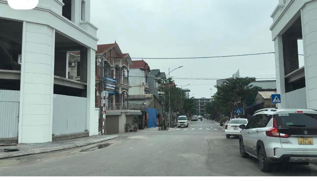 Bán đất tặng nhà mặt phố Chính Trung/Trâu Quỳ/Gia Lâm 80m2 đường 17m (dòng tiền+đầu tư)