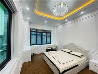 Cần bán nhà phố láng hạ q.đống đa 55m2 x 4t lô góc  4pn  wc khép kín full nội thất. ôi tô đỗ cửa