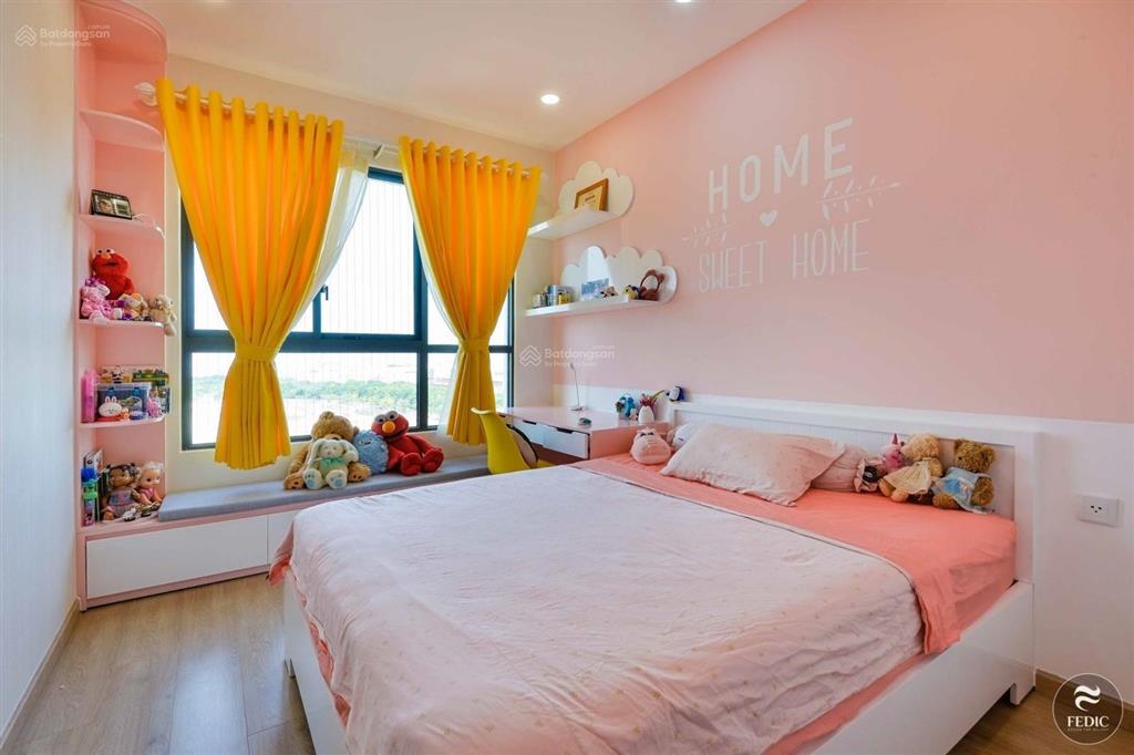 Chính chủ bán gấp căn hộ 3pn+2wc khu emerald, full nội thất, dt 112m2, giá 6.3 tỷ,  0947 050 ***