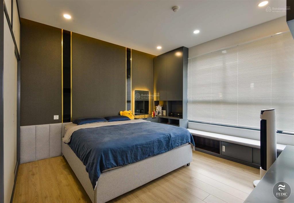 Chính chủ bán gấp căn hộ 3pn+2wc khu emerald, full nội thất, dt 112m2, giá 6.3 tỷ,  0947 050 ***