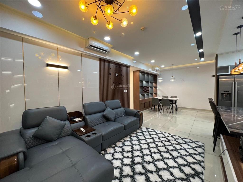 Chính chủ cần bán căn hộ 2pn+2wc khu emerald, giá 5 tỷ, view công viên 16ha, 0947 050 ***