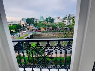 Ban công góc view siêu đẹp, mặt tiền hoàng sa, cực thuận tiện, bờ kè bao thoáng