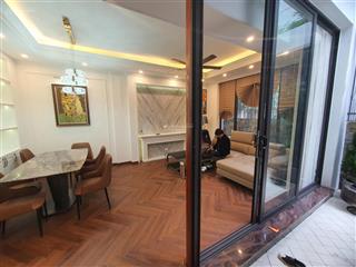 Nhà đẹp,không gian xanh phố nguyễn văn cừ,75m2,xây 6 tầng,thang máy,full nội thất,giá 15.5 tỷ.