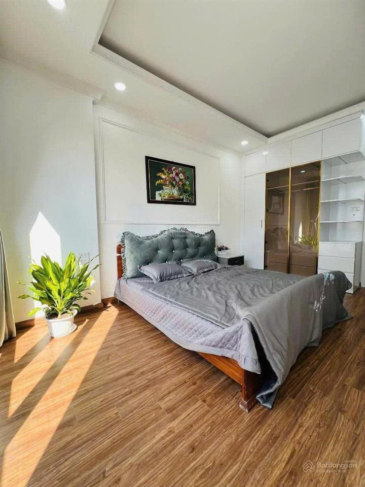 Hạ sốc 600tr, chủ cần bán, nhà đẹp, hai thoáng, gần phố, hàng bông, hoàn kiếm