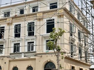 Song lập hoàng gia, diện tích bề thế, view biển hồ rộng. biệt thự rát vàng đảo vũ yên