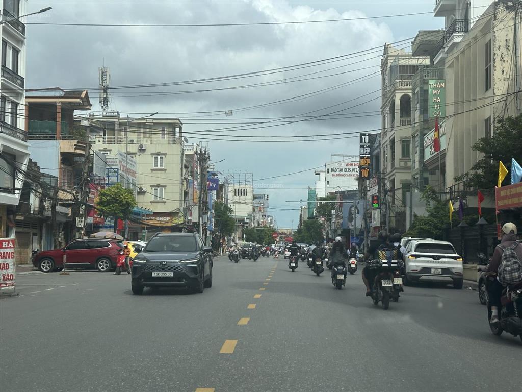 Bán nhà mặt đường tô hiệu ngay ngã tư hồ sen, chỗ để ô tô thuận tiện