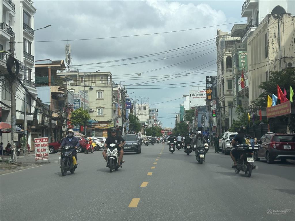 Bán nhà mặt đường tô hiệu ngay ngã tư hồ sen, chỗ để ô tô thuận tiện