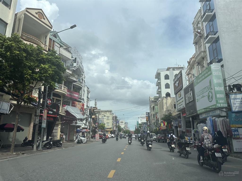 Bán nhà mặt đường tô hiệu ngay ngã tư hồ sen, chỗ để ô tô thuận tiện