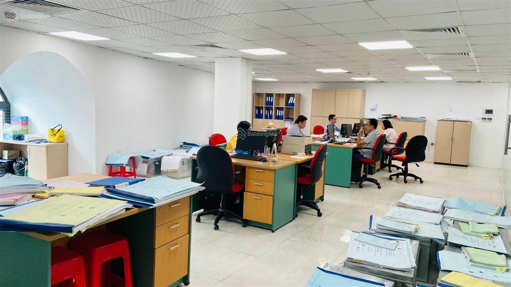 Cho thuê văn phòng cầu giấy chuyên nghiệp 200m2 giá rẻ 180k/m2