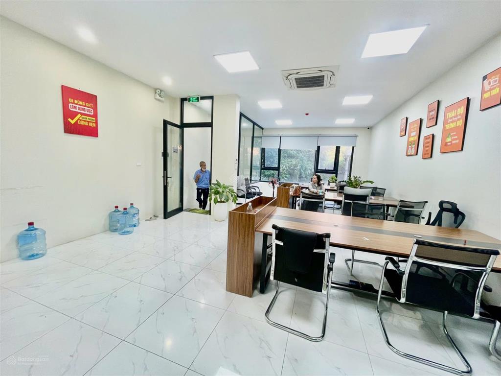 Cho thuê văn phòng trần quốc hoàn  nguyễn khánh toàn  trần đăng ninh dt 85m2 giá thuê 15tr/1 th
