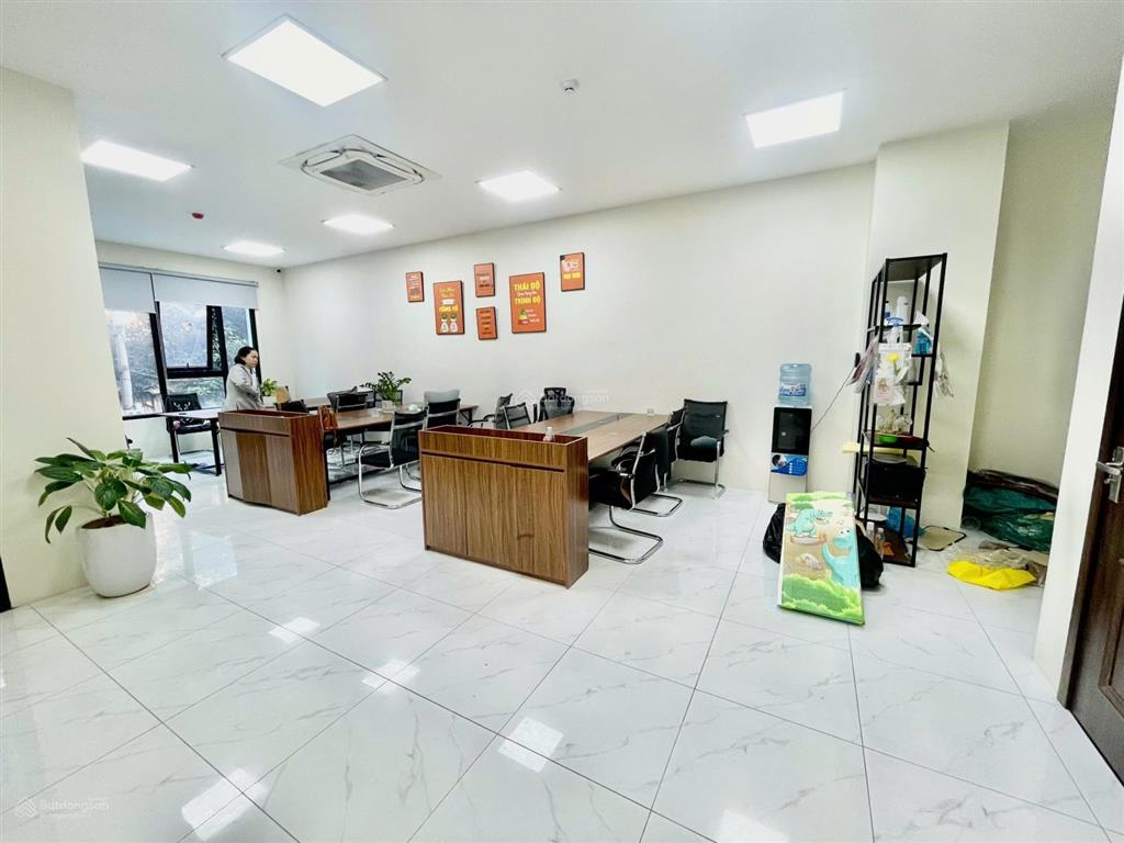 Cho thuê văn phòng trần quốc hoàn  nguyễn khánh toàn  trần đăng ninh dt 85m2 giá thuê 15tr/1 th
