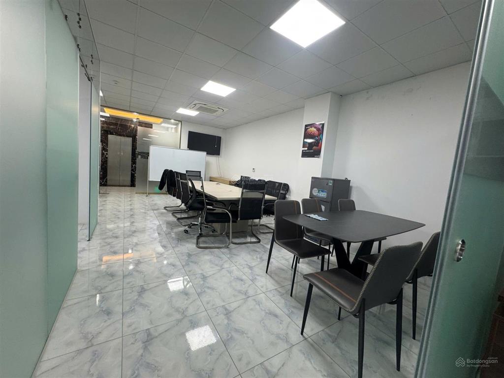 Cho thuê văn phòng đẹp tại duy tân, cầu giấy, hà nội, 145m2