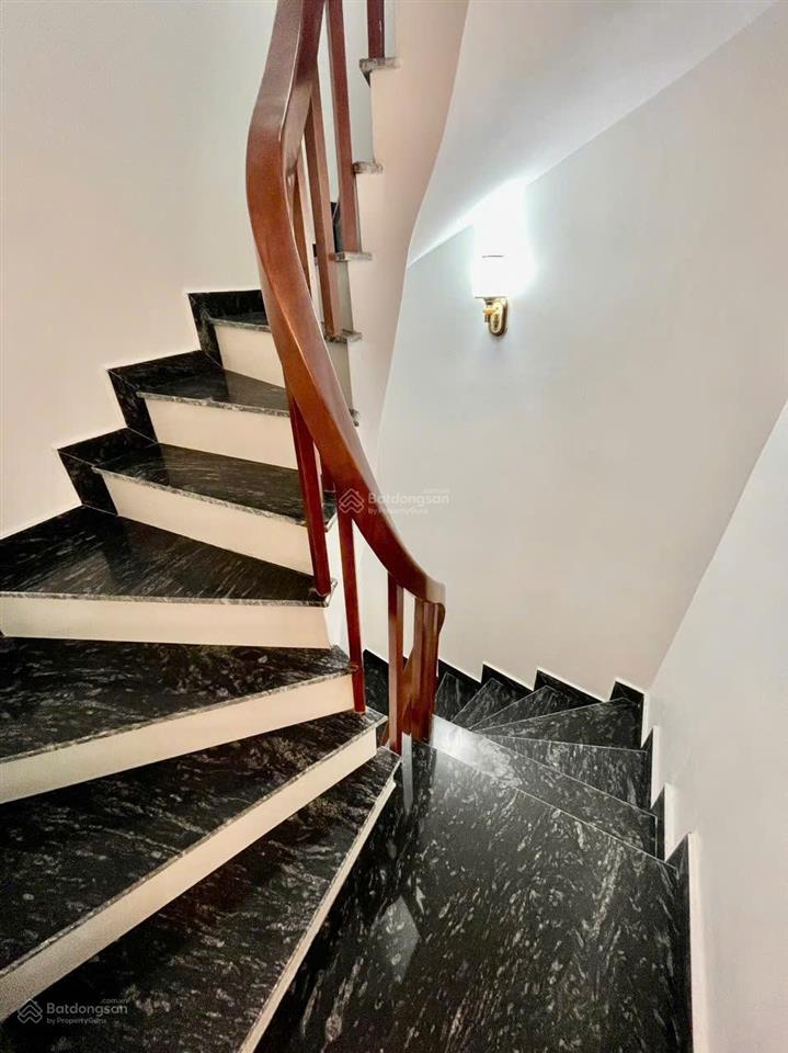 Bán nhà lai xá  trịnh văn bô  phú diễn 5 tầng 4 ngủ ô tô đỗ cửa