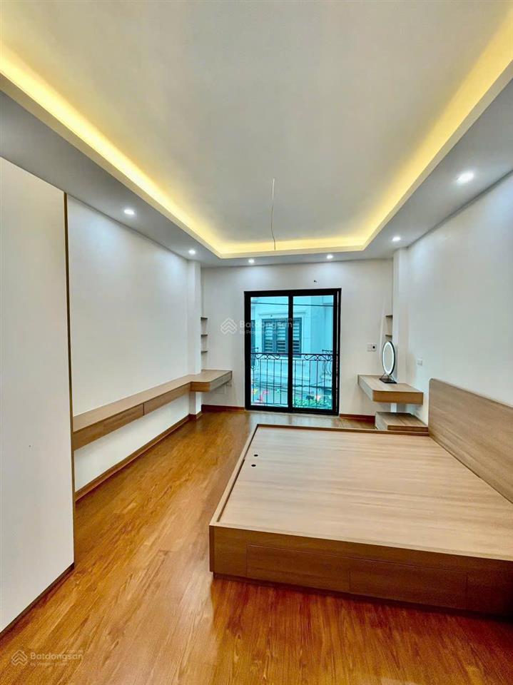 Bán nhà lai xá  trịnh văn bô  phú diễn 5 tầng 4 ngủ ô tô đỗ cửa