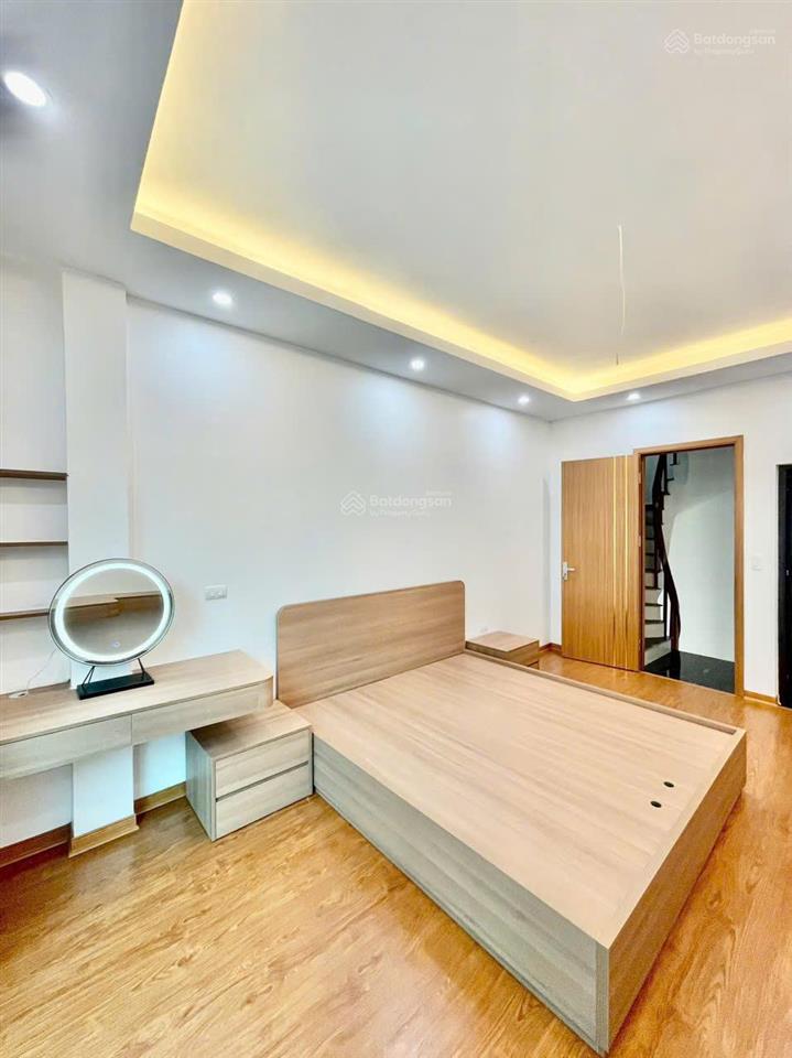 Bán nhà lai xá  trịnh văn bô  phú diễn 5 tầng 4 ngủ ô tô đỗ cửa