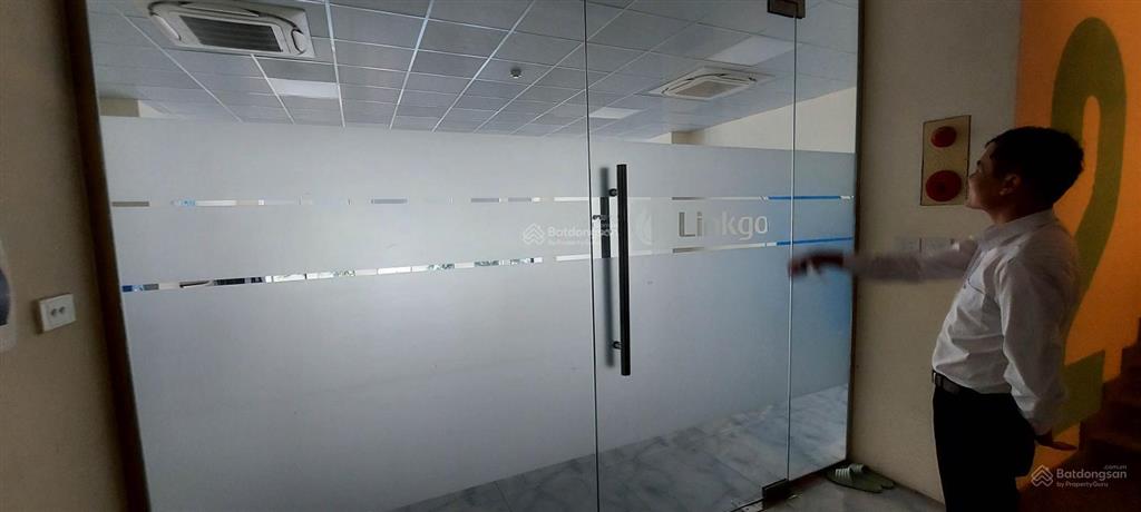 Cho thuê văn phòng mễ trì hạ dt 130m2 giá thuê 19,8tr/1 tháng full kính