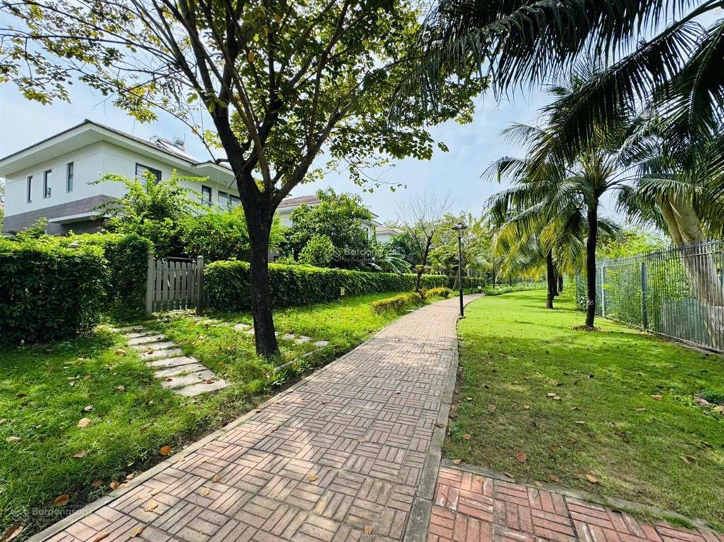 Chính chủ bán biệt thự view rạch valora kikyo, p. phú hữu q9 ( nhà thô ) diện tích 261,7m