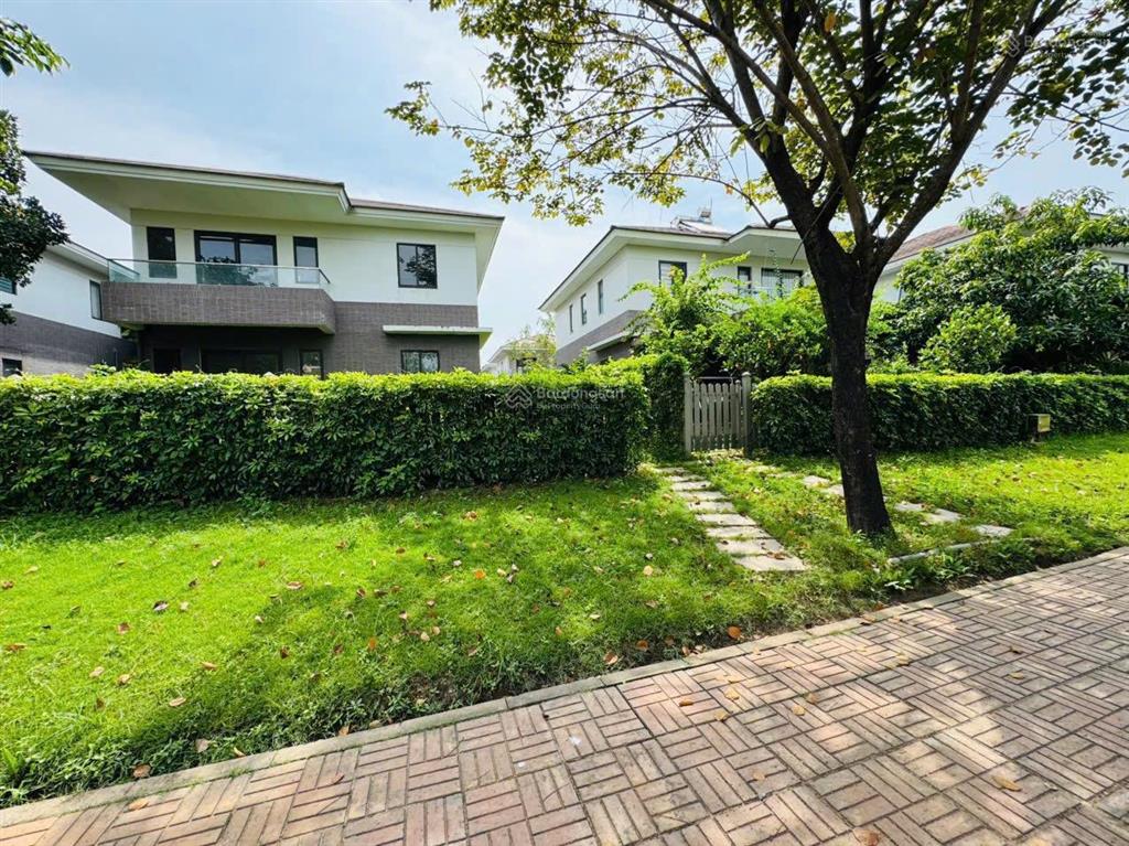 Chính chủ bán biệt thự view rạch valora kikyo, p. phú hữu q9 ( nhà thô ) diện tích 261,7m