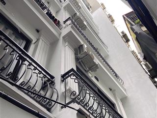 Phố trần cung , nhà mới 7 tầng , thang máy , trang bị đầy đủ nội thất , phòng cháy , mặt ngõ rộng.
