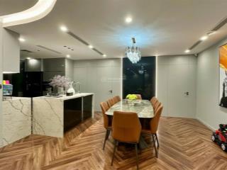 Tôi bán căn hộ toà sông hồng park view  92,4m2, có 3 phòng ngủ, giá rẻ