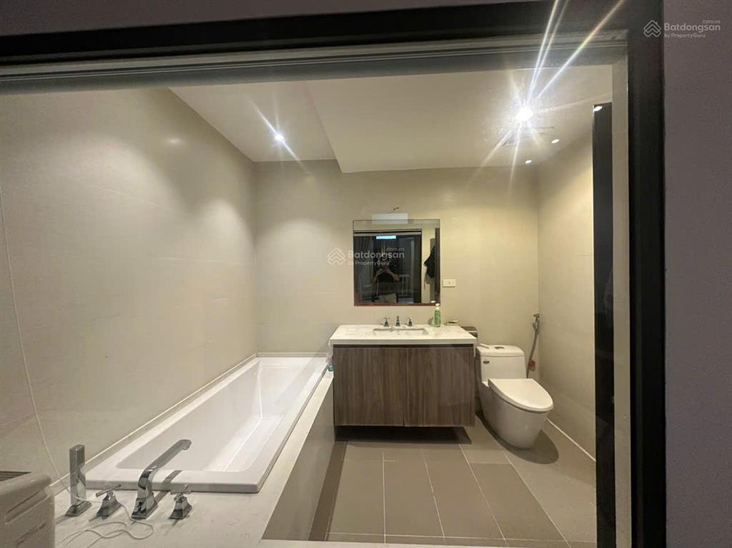 Tôi bán căn hộ tòa m3  m4, nguyễn chí thanh 126m2, 3 phòng ngủ, bc đông nam