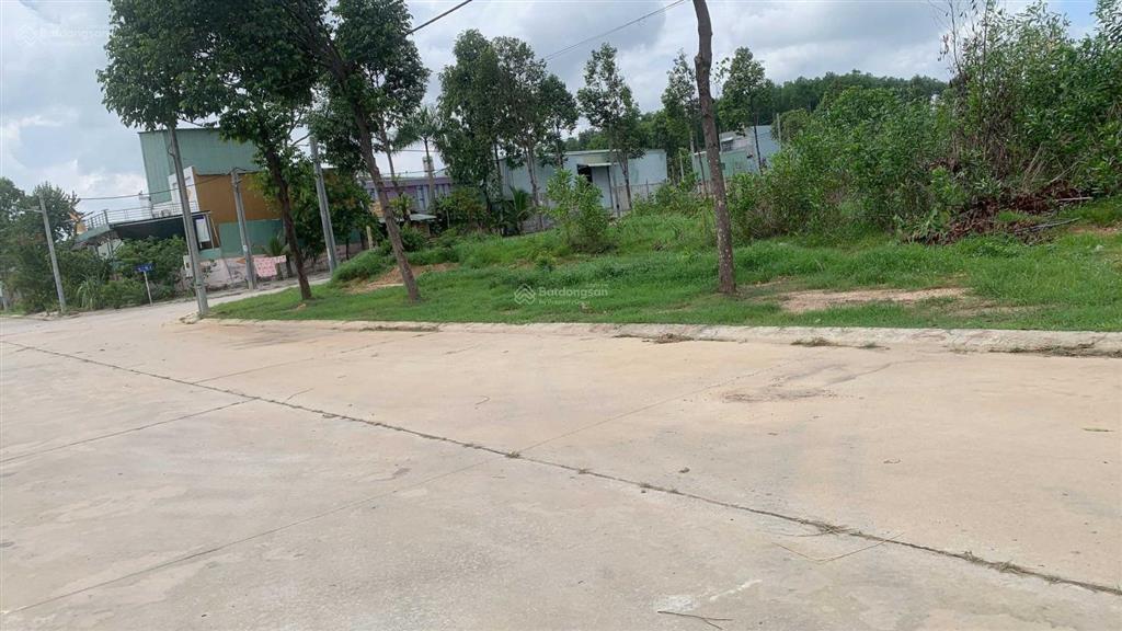 Bán kẹt ngân hàng bán gấp lô đất 300(10x30) sổ hồng riêng, thổ cư 100%