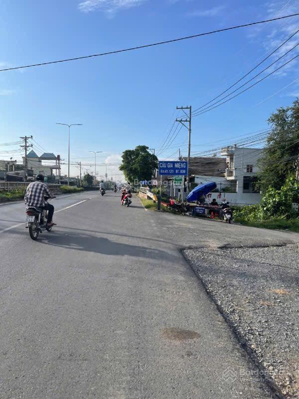 Chủ cần bán gấp 2936m2 (57x51m) đất hnk, lương hòa bến lức long an