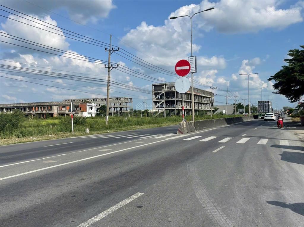 Chủ cần bán 2500m2 đất lúa.  ấp 10 xã lương hoà huyện bến lức tỉnh long an