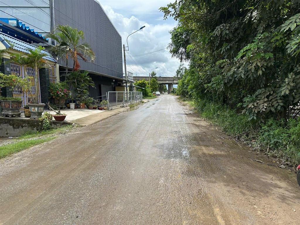 Chủ cần bán đất thổ cư và đất lúa. 5100m2 (bến lức  long an)