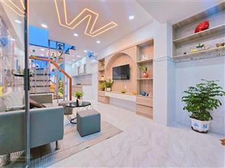 Bán gấp nhà đường đào duy từ, phú nhuận. cách chợ phú nhuận 50m. sổ sẵn sang tên
