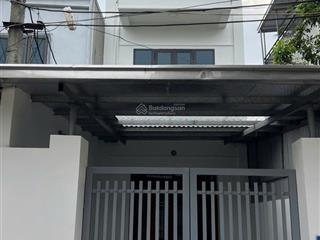 Chính chủ em cần bán nhà 3 tầng, đường thông, ô tô vào đất