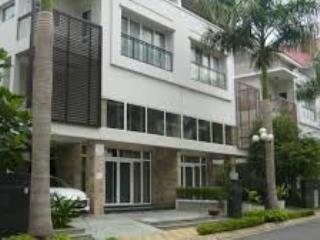 Chính chủ cho thuê biệt thự ngân long 5pn (26tr/th) dt 10 x 21m (3 lầu + áp mái)  0938 399 ***