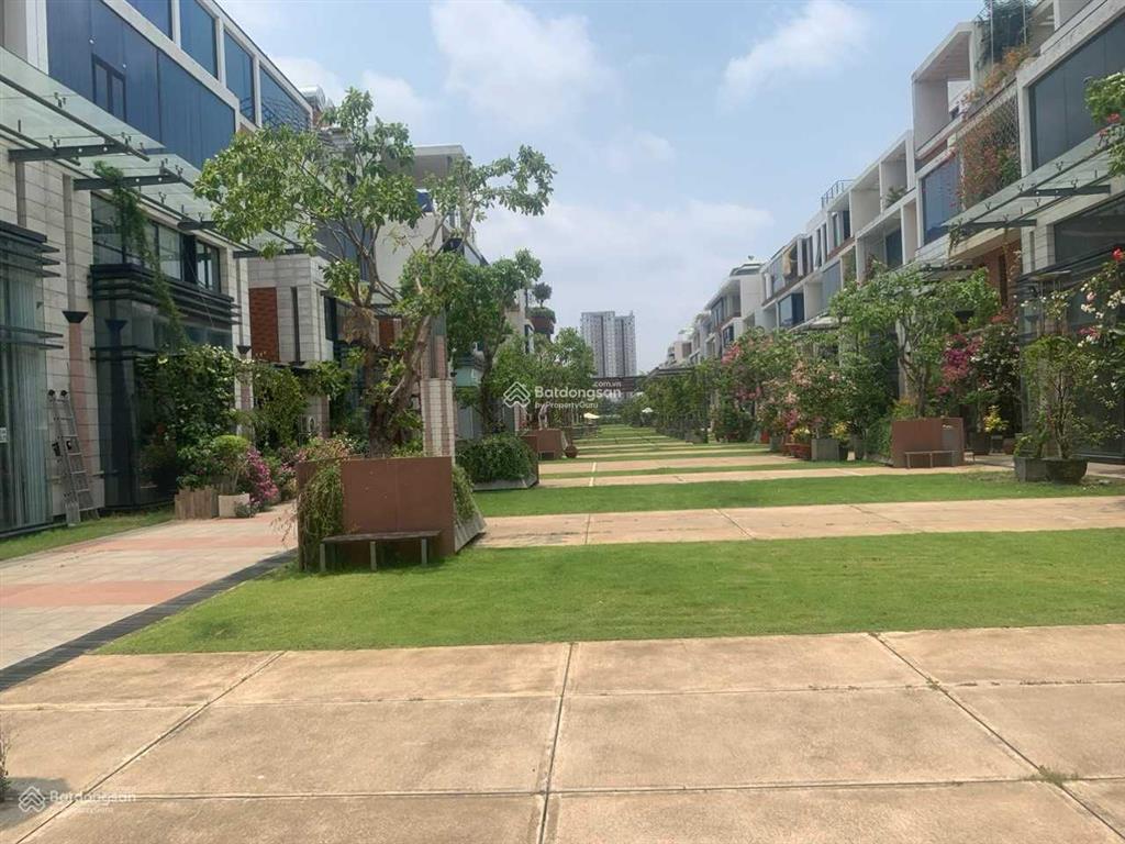 Chính chủ bán biệt thự galleria dt 10x24,5m (246.5m2) xây dựng (hầm, 4 lầu) 26 tỷ, 0938 399 ***