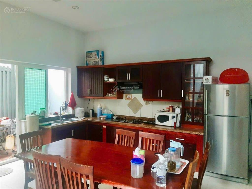Cho thuê gấp nhà biệt thự trong khu làng đại học, full 4pn giá 20tr/th.  0938 399 ***