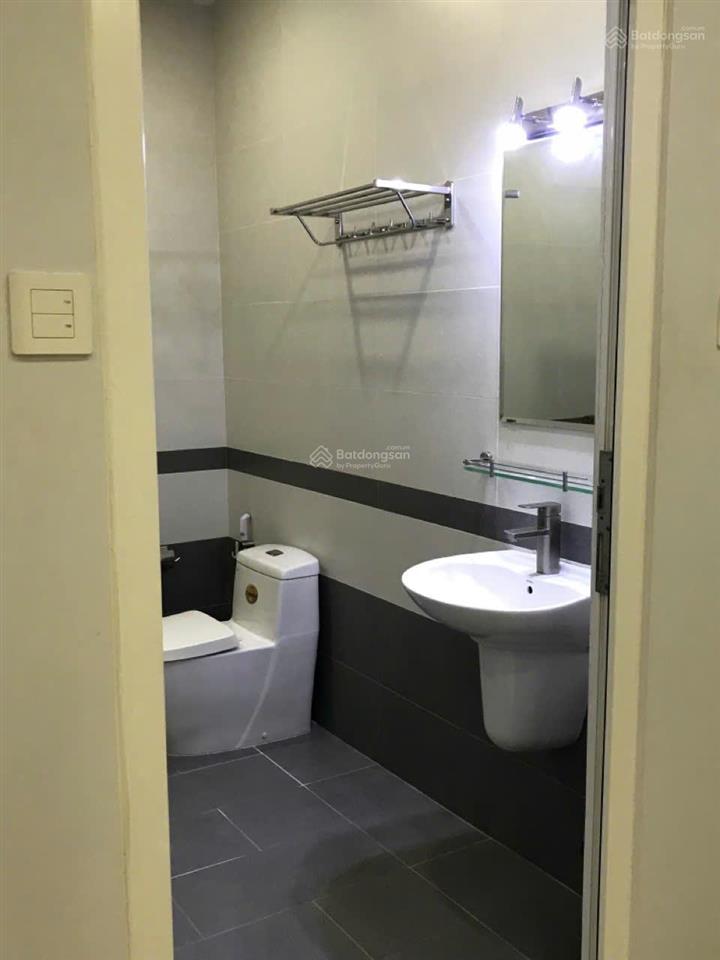 Cho thuê gấp nhà biệt thự trong khu làng đại học, full 4pn giá 20tr/th.  0938 399 ***