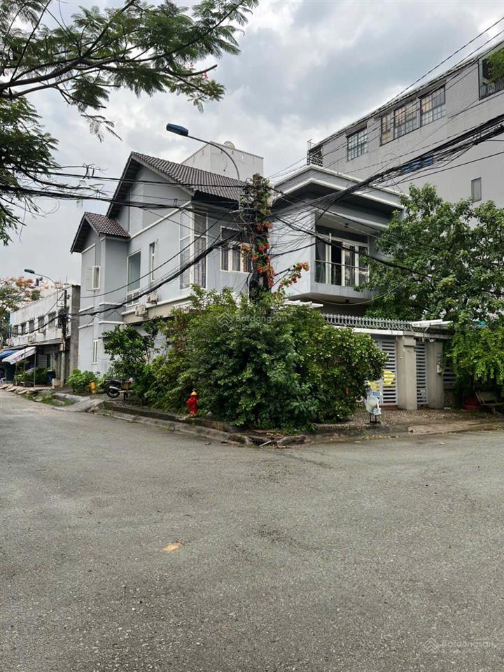 Cho thuê gấp nhà biệt thự trong khu làng đại học, full 4pn giá 20tr/th.  0938 399 ***