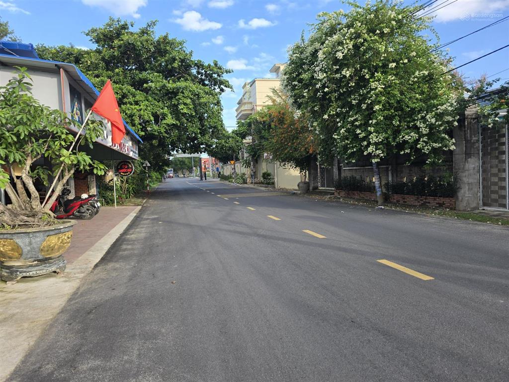 160m2(8x20m), mặt tiền kinh doanh tấp nập, nhộn nhịp, sát chợ, quảng trường, nghỉ dưỡng giá 5.6 tỷ