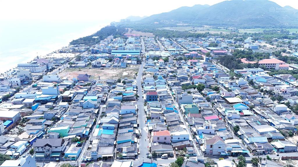 Vị trí siêu đẹp 84m2 (6x14) 50m ra khu qh khuôn viên 1hecta đối diện bella 500m ra quảng trường chợ