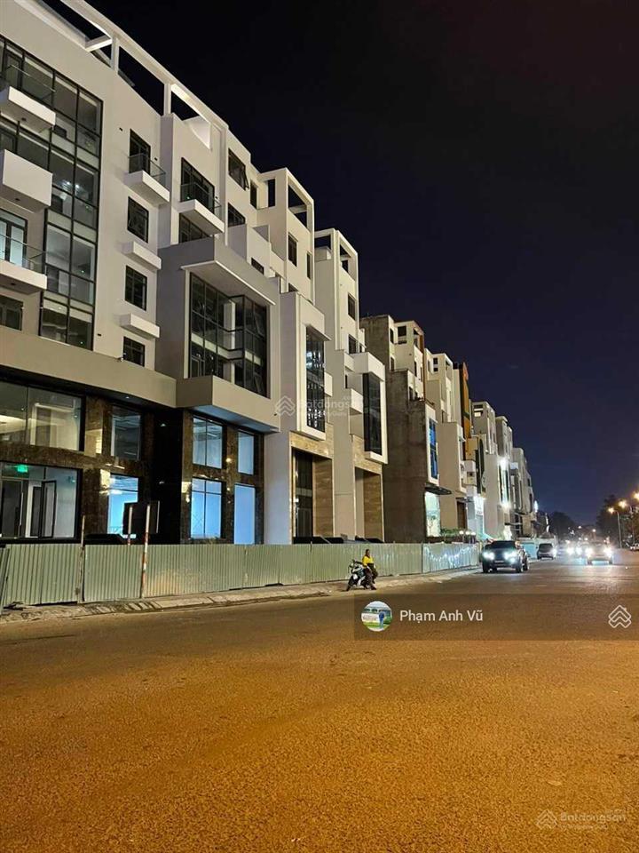 Cho thuê văn phòng 7x20m, dtsd 417m2, hầm trệt 3 lầu giá 65tr/tháng đảo kim cương.  0948 888 ***