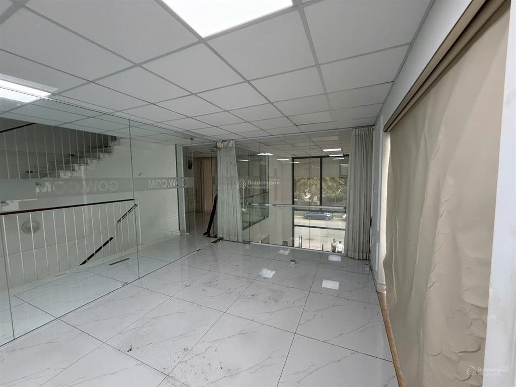 Cho thuê văn phòng 7x20m, dtsd 417m2, hầm trệt 3 lầu giá 65tr/tháng đảo kim cương.  0948 888 ***
