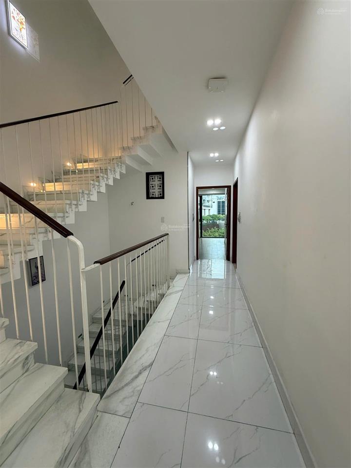 Cho thuê văn phòng 7x20m, dtsd 417m2, hầm trệt 3 lầu giá 65tr/tháng đảo kim cương.  0948 888 ***