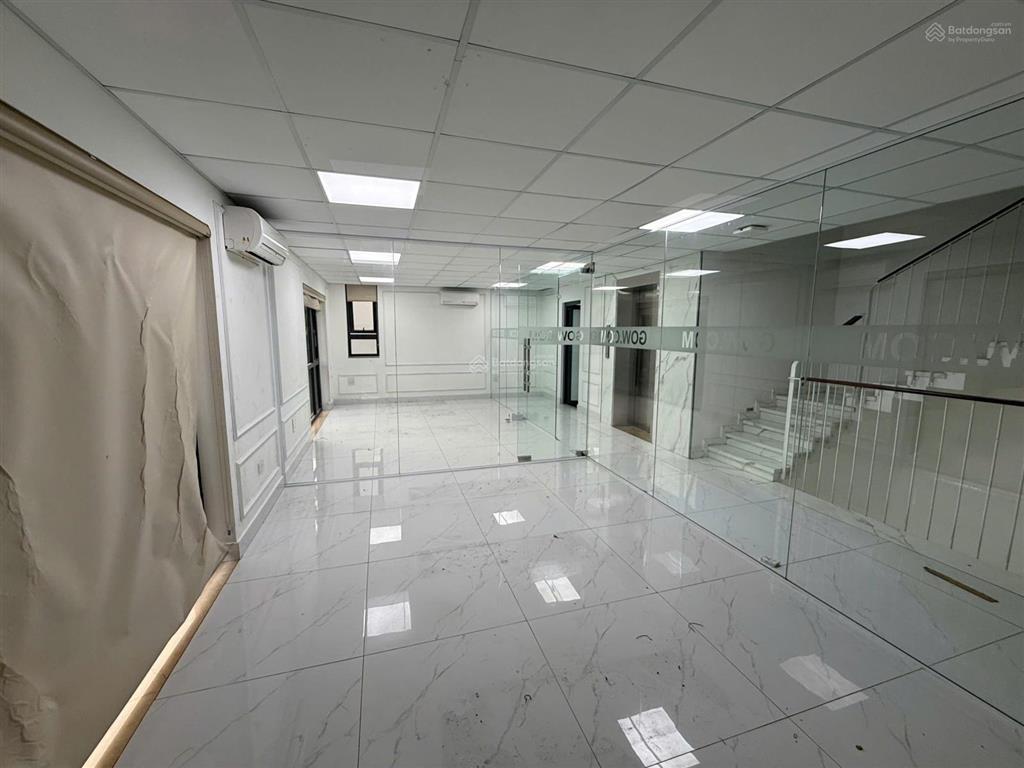 Cho thuê văn phòng 7x20m, dtsd 417m2, hầm trệt 3 lầu giá 65tr/tháng đảo kim cương.  0948 888 ***