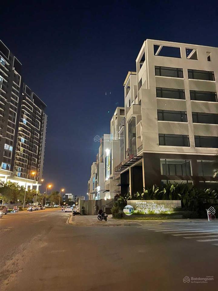 Cho thuê văn phòng 7x20m, dtsd 417m2, hầm trệt 3 lầu giá 65tr/tháng đảo kim cương.  0948 888 ***